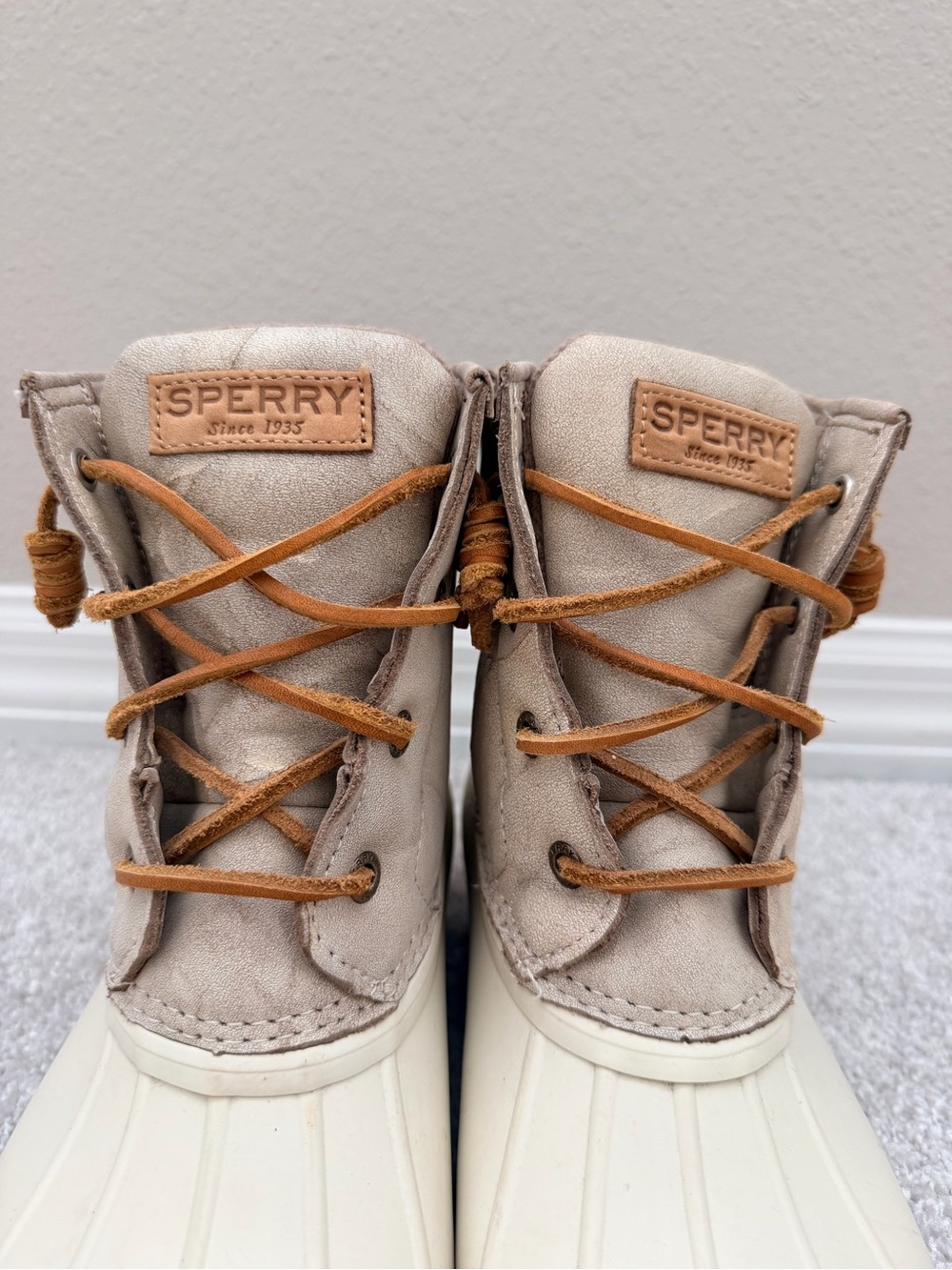 Sperry Cream and Brown Lace-Up Duck Boots, size 9.5 - Picture 3 of 8